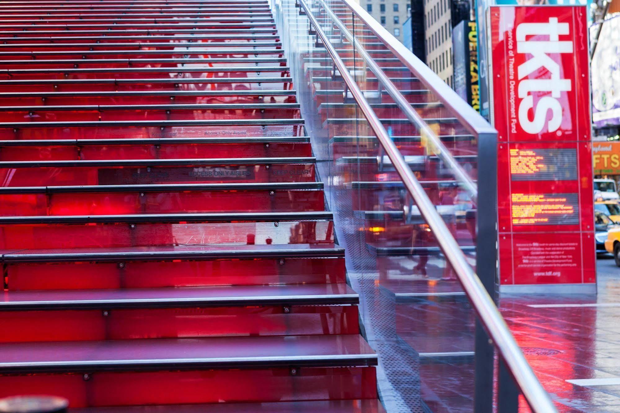 Doubletree Suites By Hilton Nyc - Times Square New York Exteriér fotografie